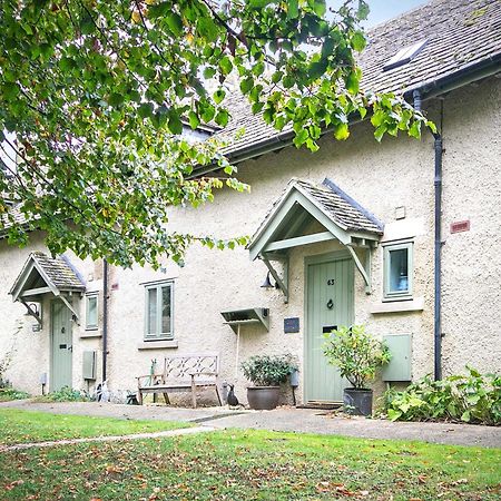 Coot Cottage - Holiday House With Fantastic Lake Views Somerford Keynes Exteriér fotografie