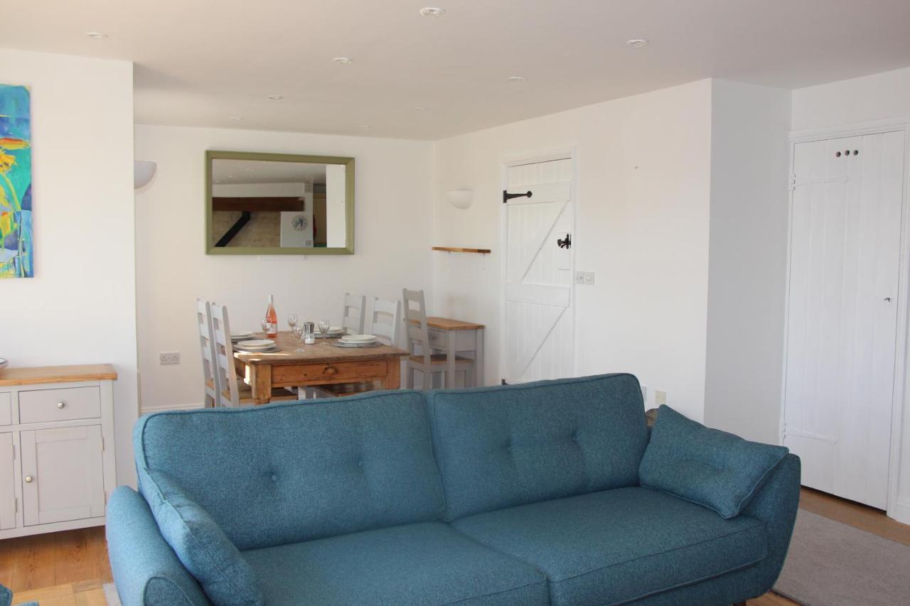 Coot Cottage - Holiday House With Fantastic Lake Views Somerford Keynes Exteriér fotografie
