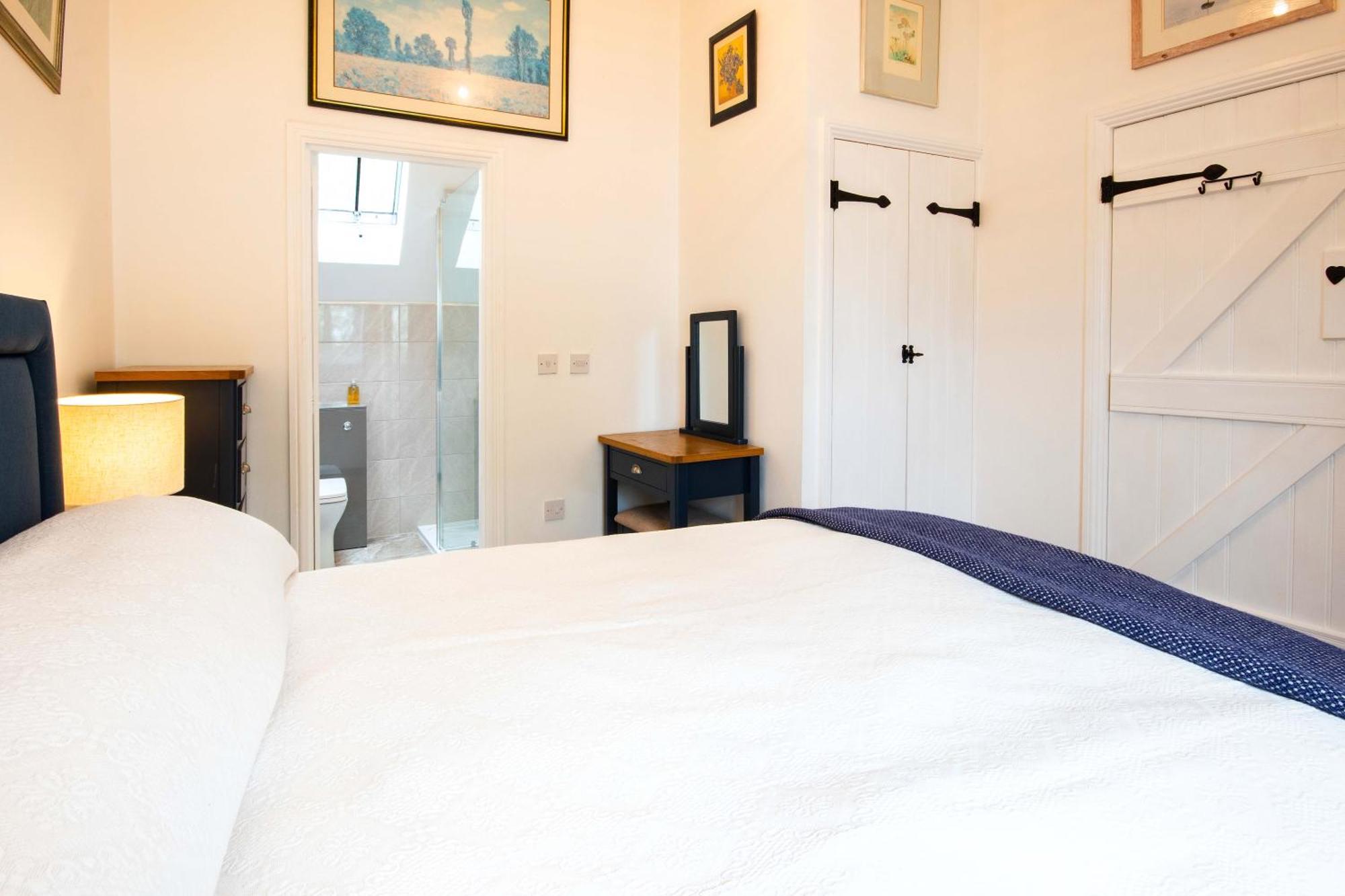 Coot Cottage - Holiday House With Fantastic Lake Views Somerford Keynes Exteriér fotografie